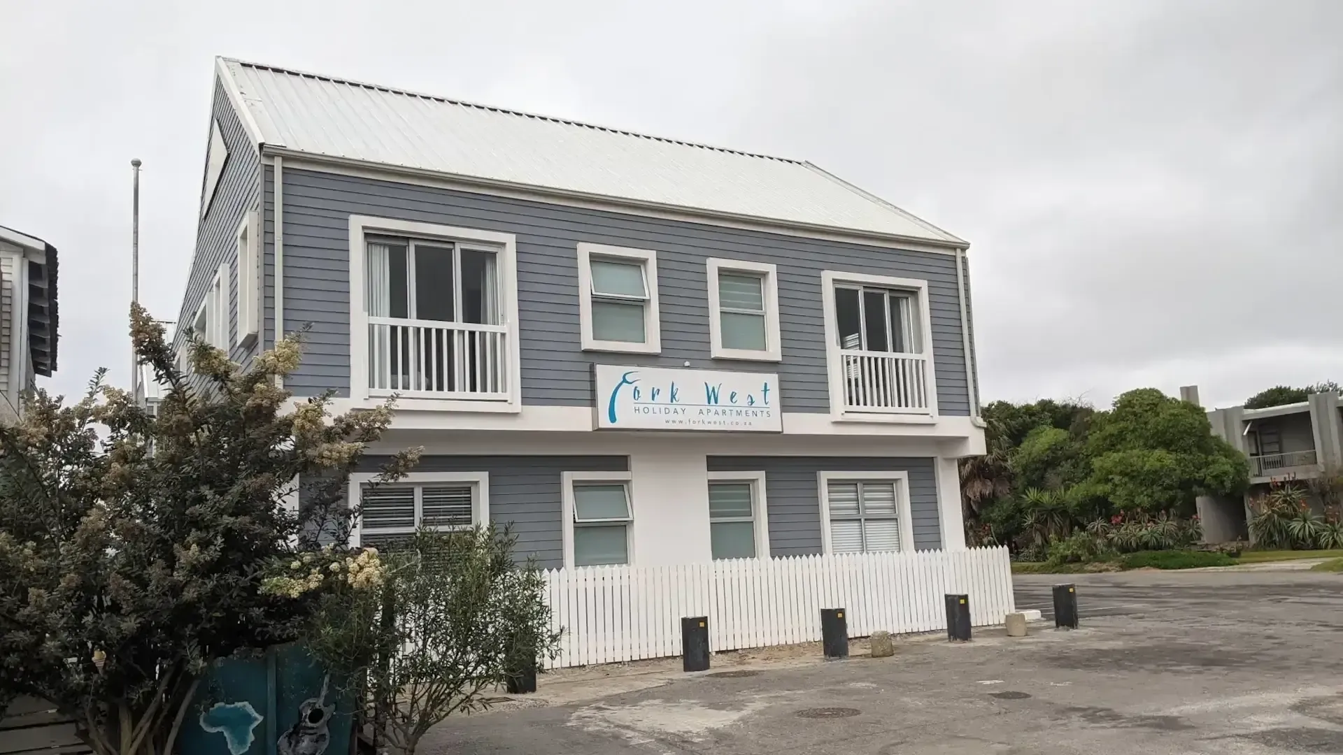 Front ofFork West Holiday Apartments